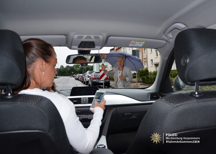 Telefonieren im Auto: Polizei Schwerin kontrolliert am Mittwoch im Stadtgebiet