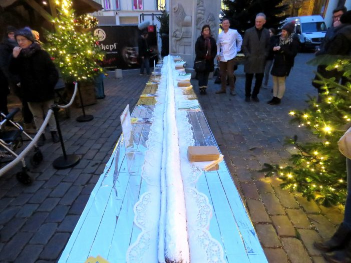 Schweriner Weihnachtsmarkt wird wieder mit traditioneller Spendenaktion des Handwerks eröffnet