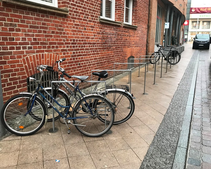 Neue Fahrradbügel entlasten Marienplatz