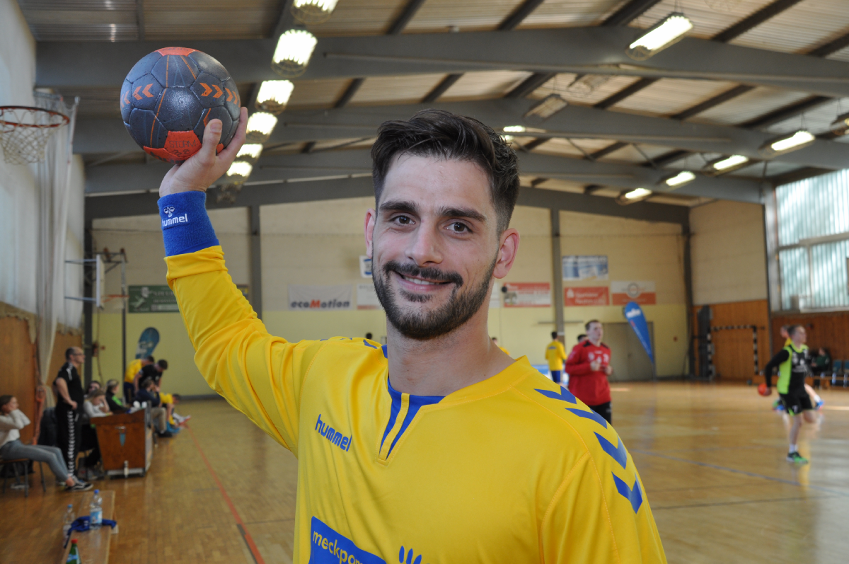 Nikos Passias verlängert bei den Handballstieren