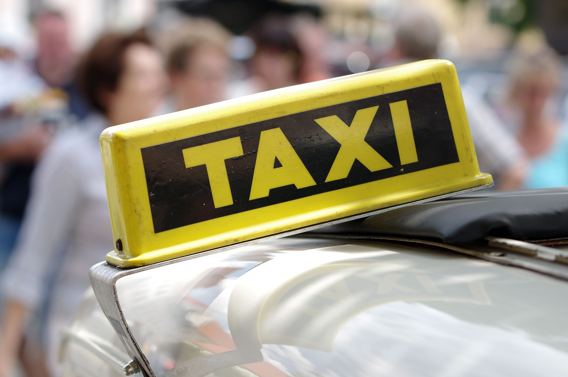 Taxifahrer verhindert Betrug an 84-jähriger