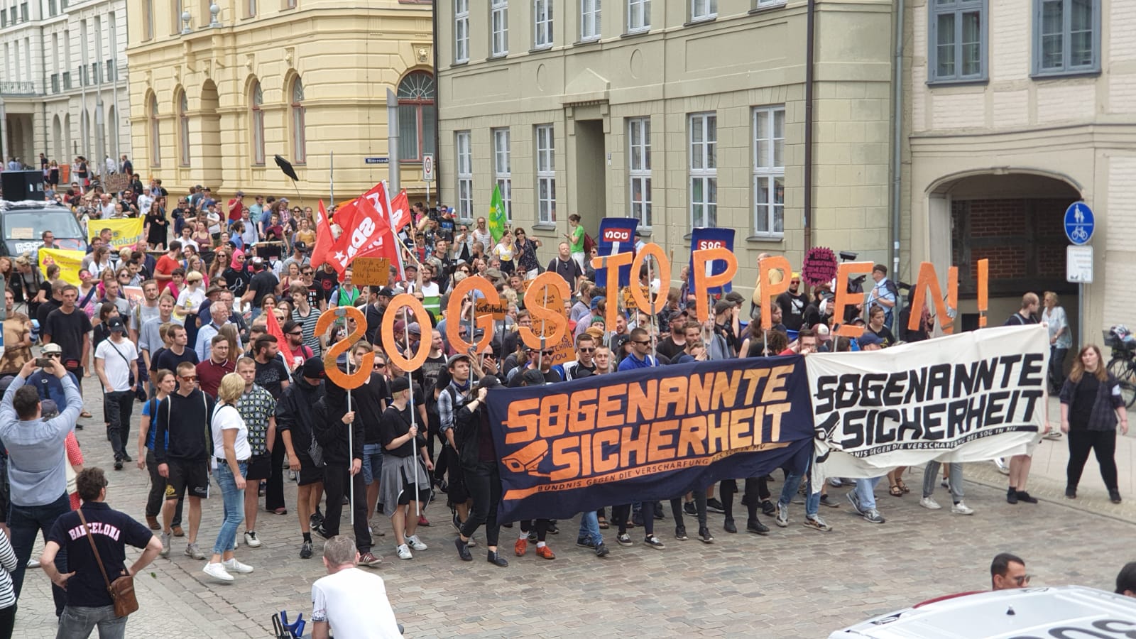 Nein zum neuen Polizeigesetz: 800 Demonstranten gegen SOG