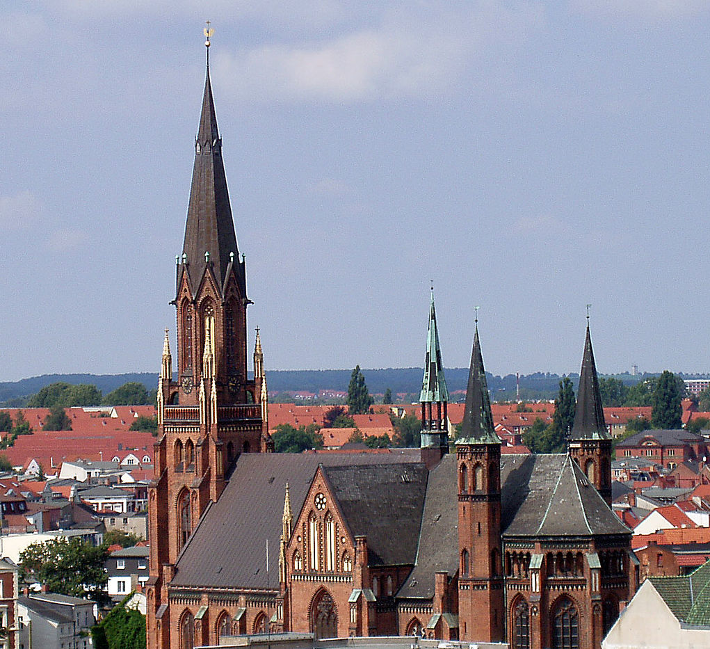 Schwerin: Auch Kirchen stehen vor Öffnung
