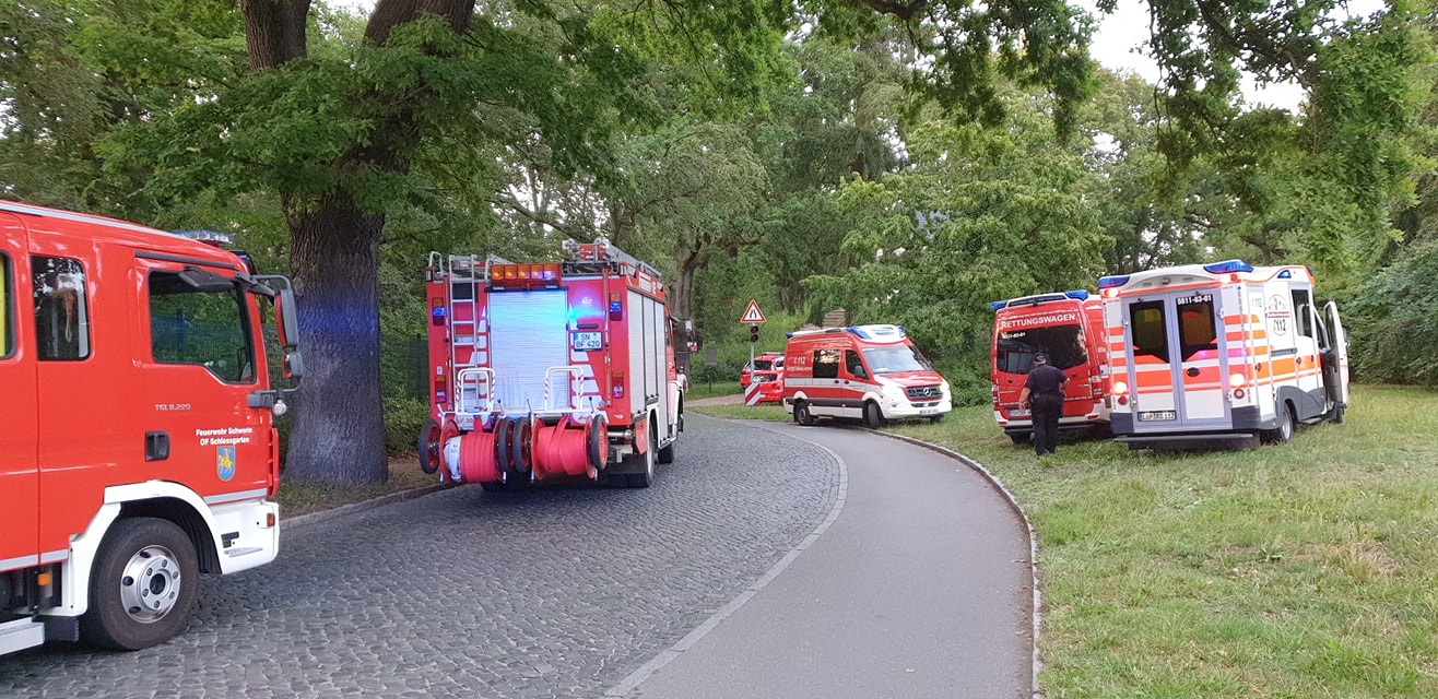 Schlossgarten Schwerin: Ast stürzt auf Getränkewagen – 29 Menschen verletzt