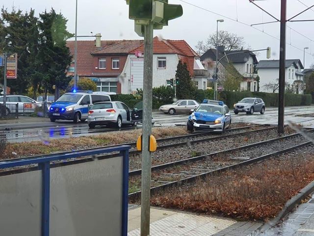 Schwerin: Polizei kollidiert mit Pkw
