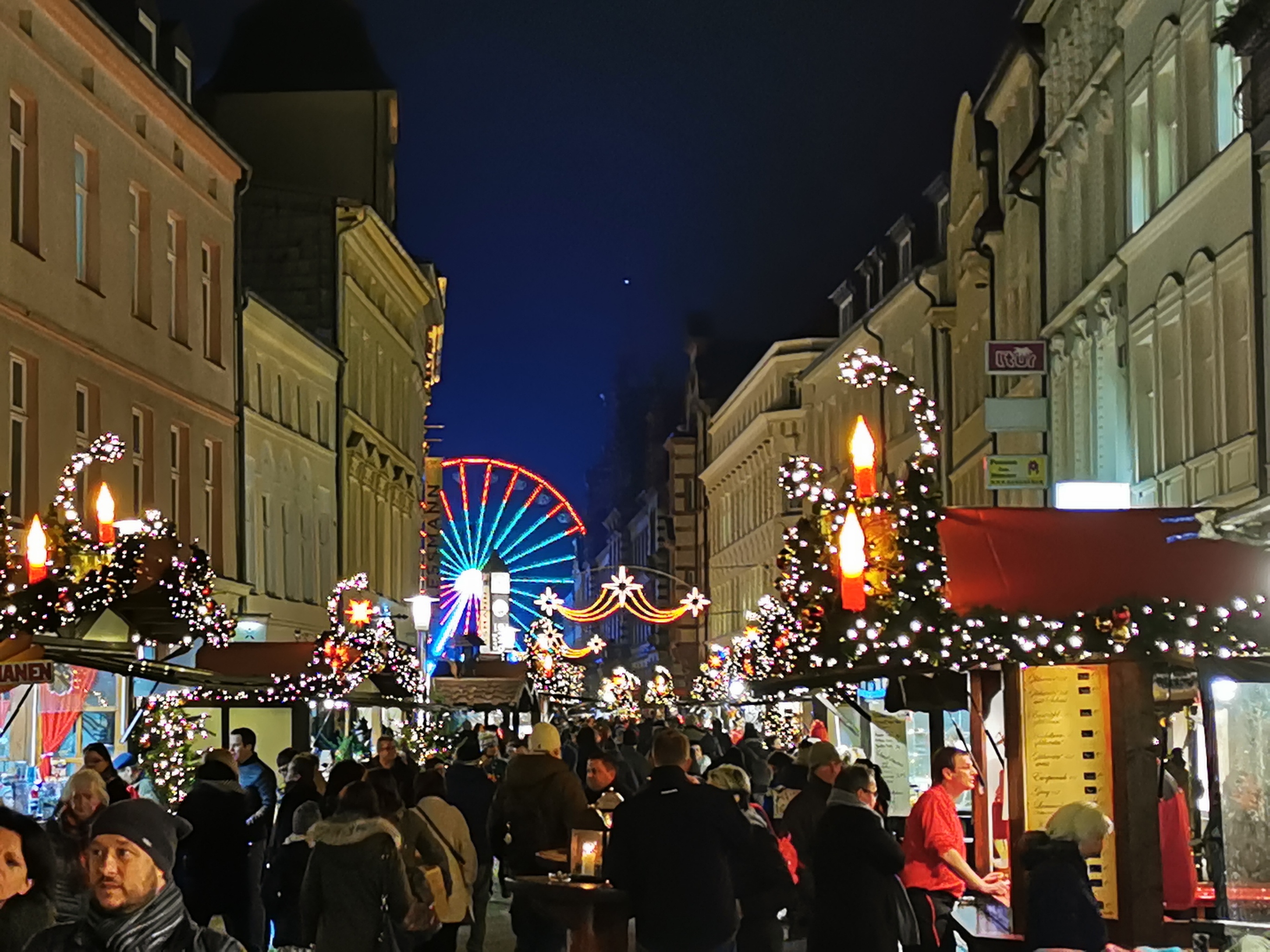 Schwerin: Weihnachtsmarkt und Shopping bis nachts