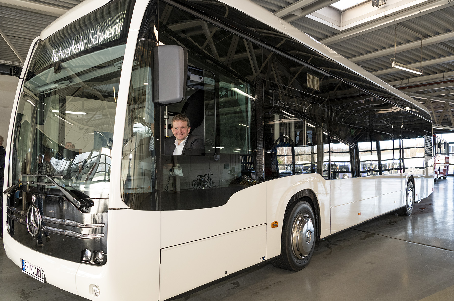 Schwerin: Erster E-Bus rollt durch die Stadt