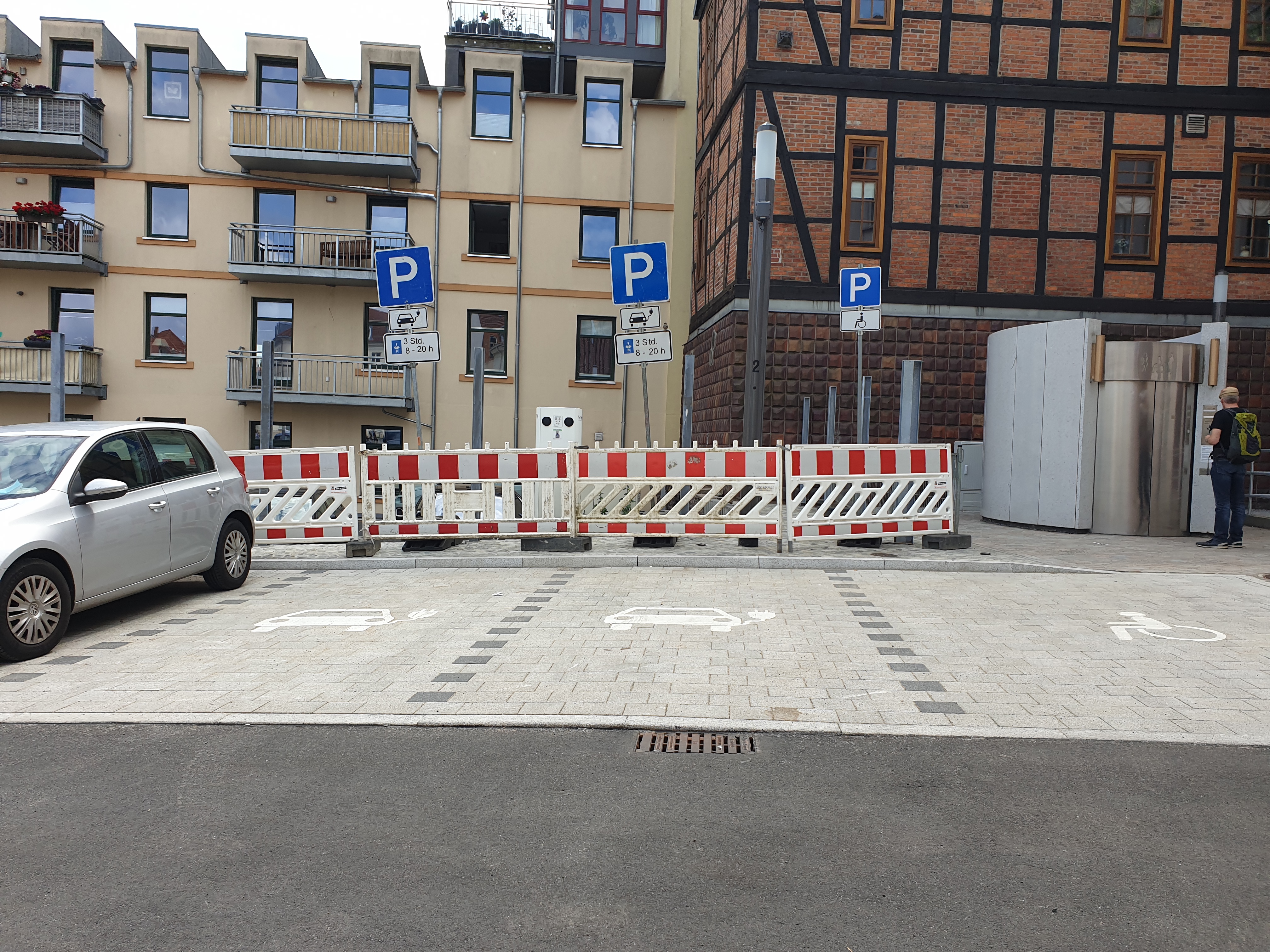 Schwerin: Behindertenparkplatz wegrationalisiert?