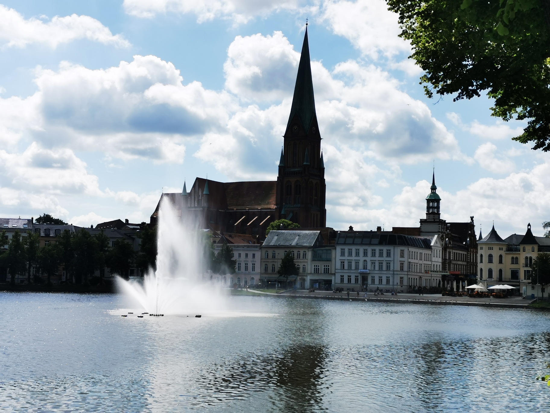 Schwerin: Fontänen sind mitten in der Tourismuszeit aus