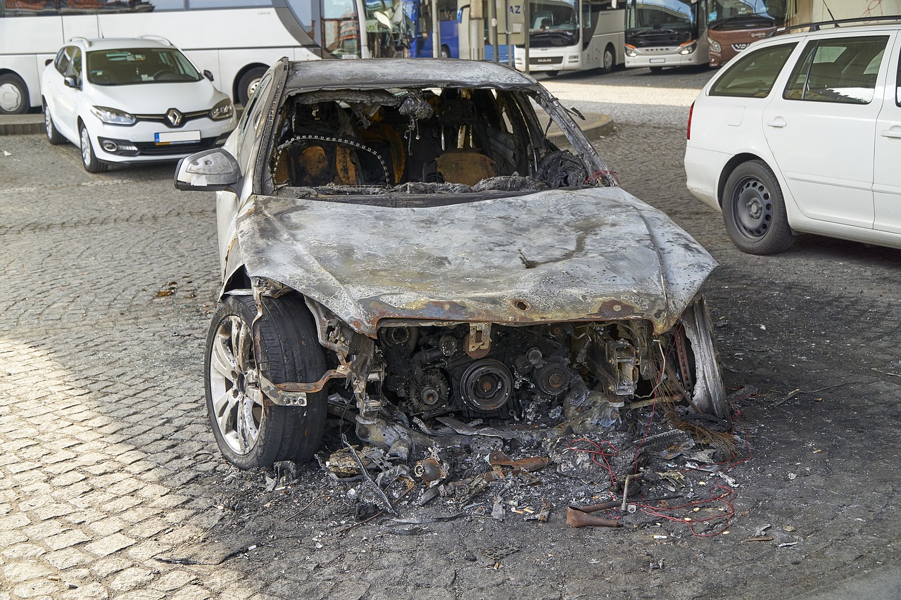 Schwerin: Leiche in ausgebranntem Auto entdeckt
