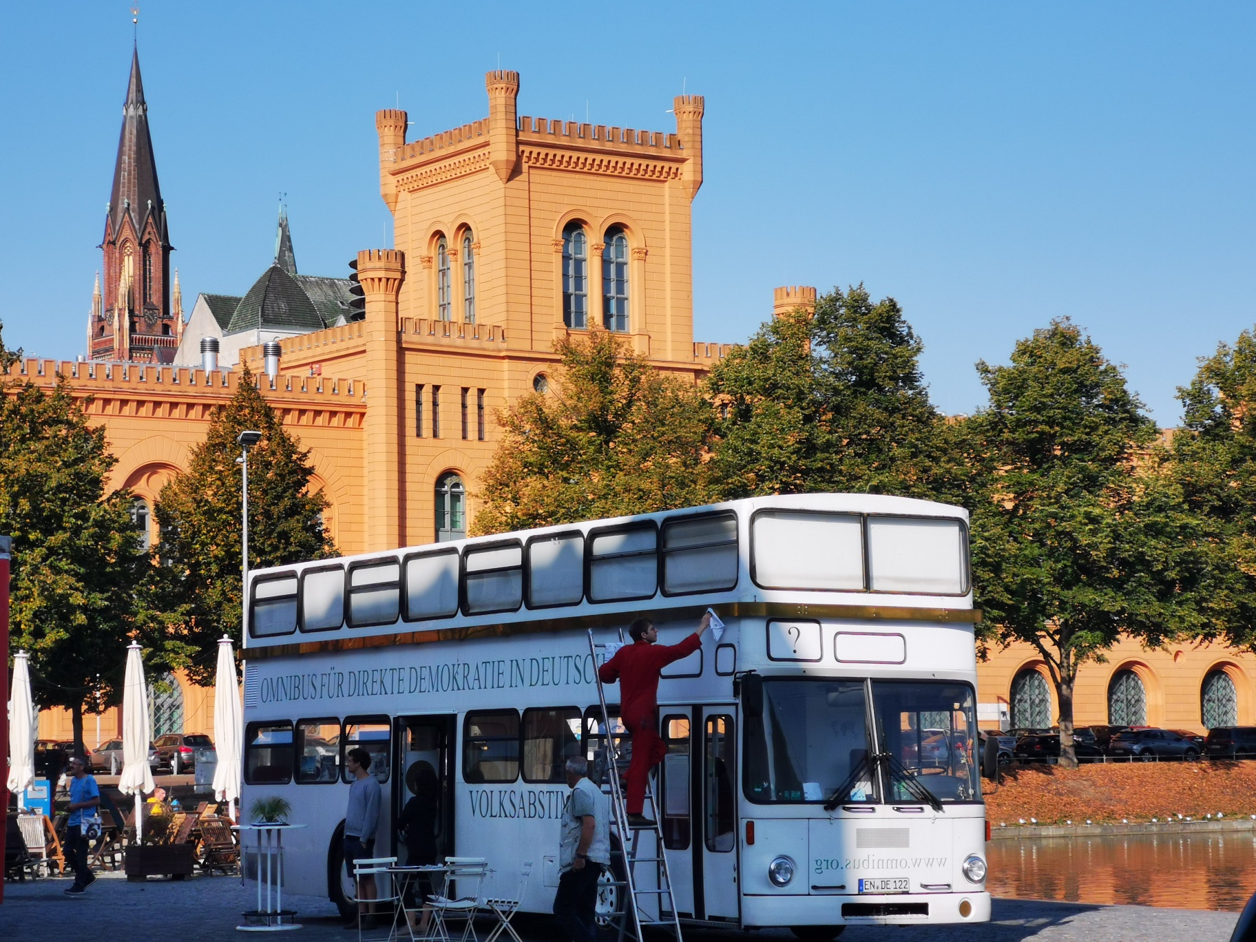 Schwerin: Bus für Direkte Demokratie am Südufer