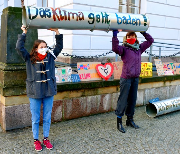 Schwerin: Fridays-for-Future Protest vor Staatskanzlei