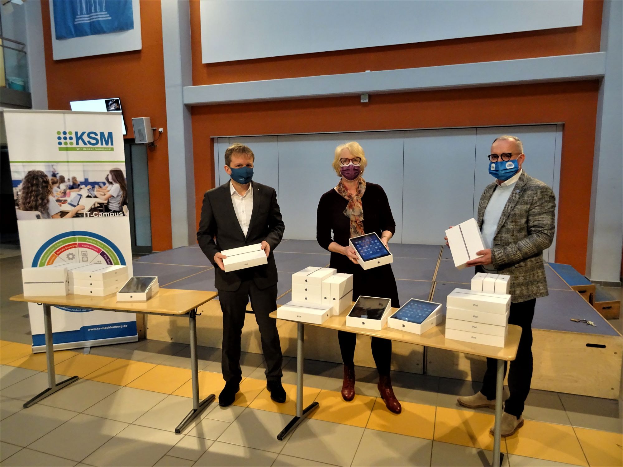 Schwerin: Die ersten 200 iPads sind da!