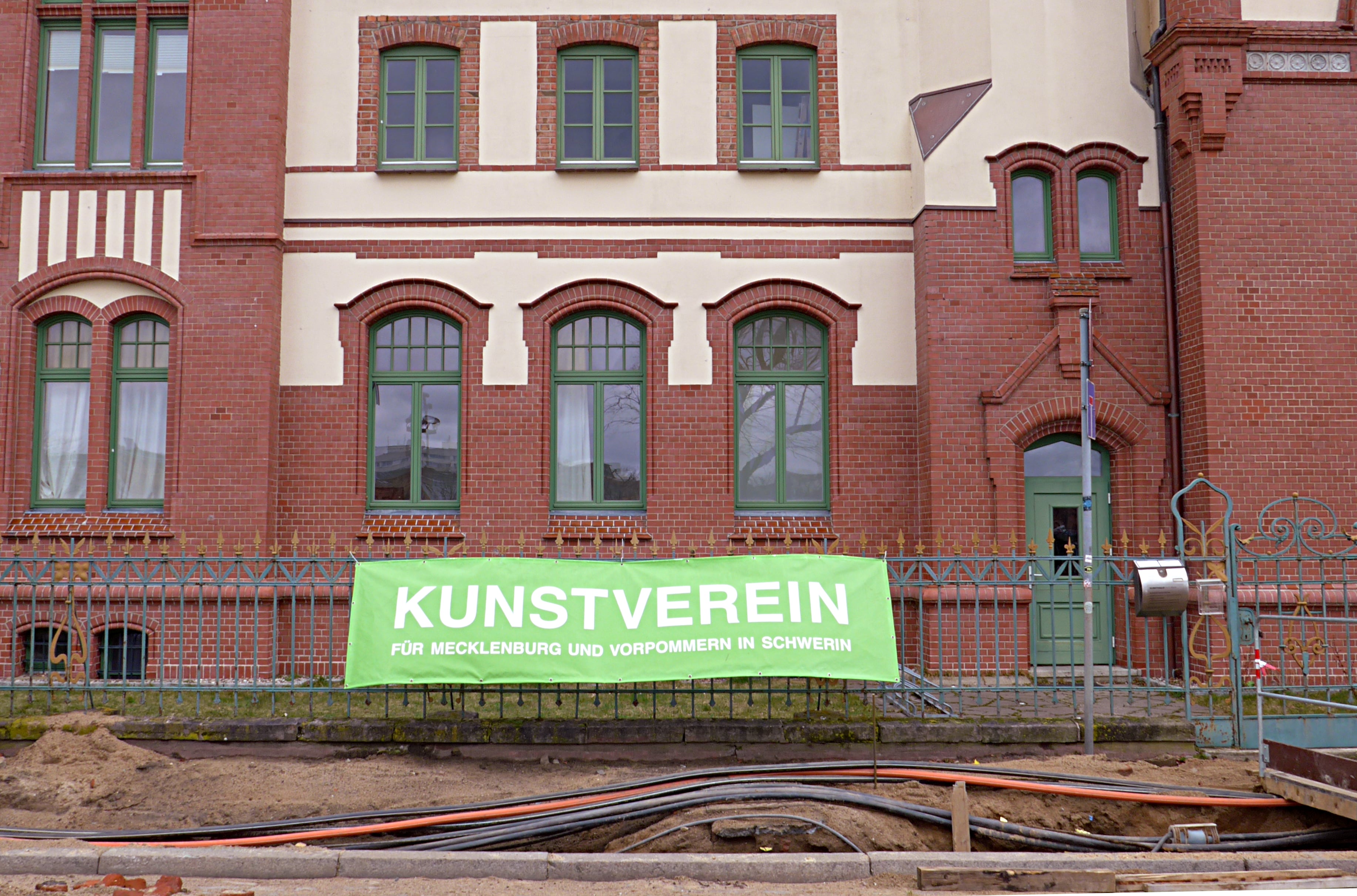 Schwerin: Hereinspaziert – der Kunstverein öffnet seine Türen für „[inside] sparkling doubts“
