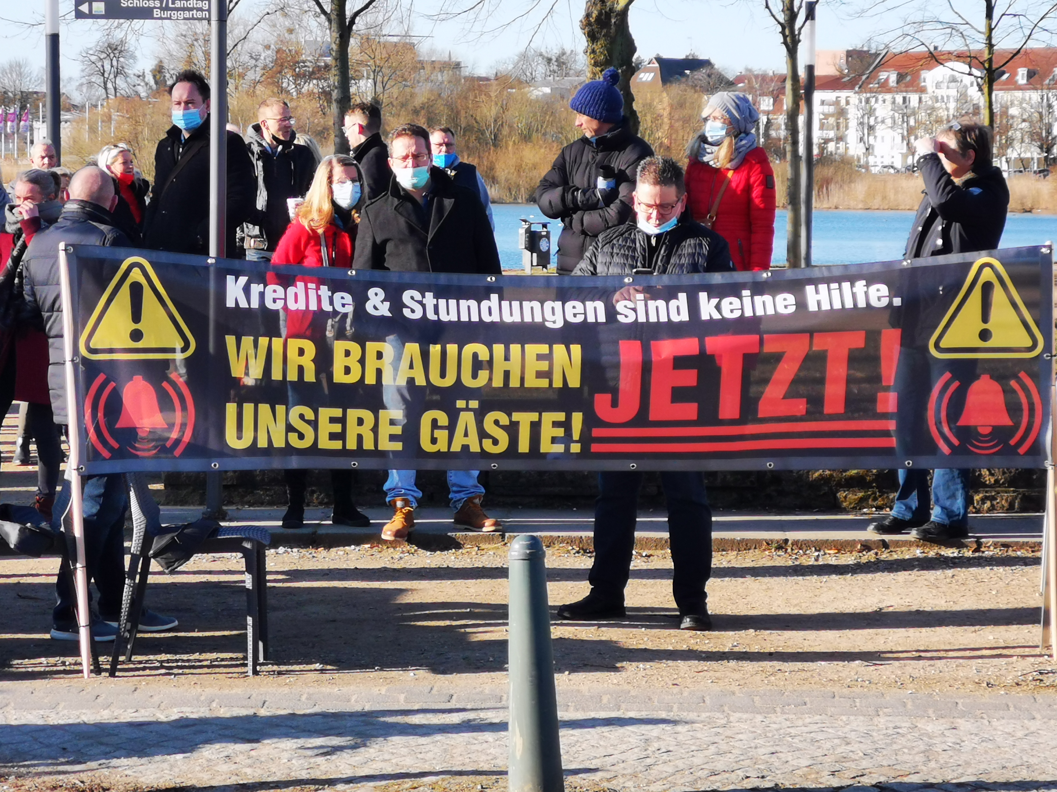 Schwerin: Protestierende aus Handel, Gastronomie und Hotellerie setzen deutliches Zeichen
