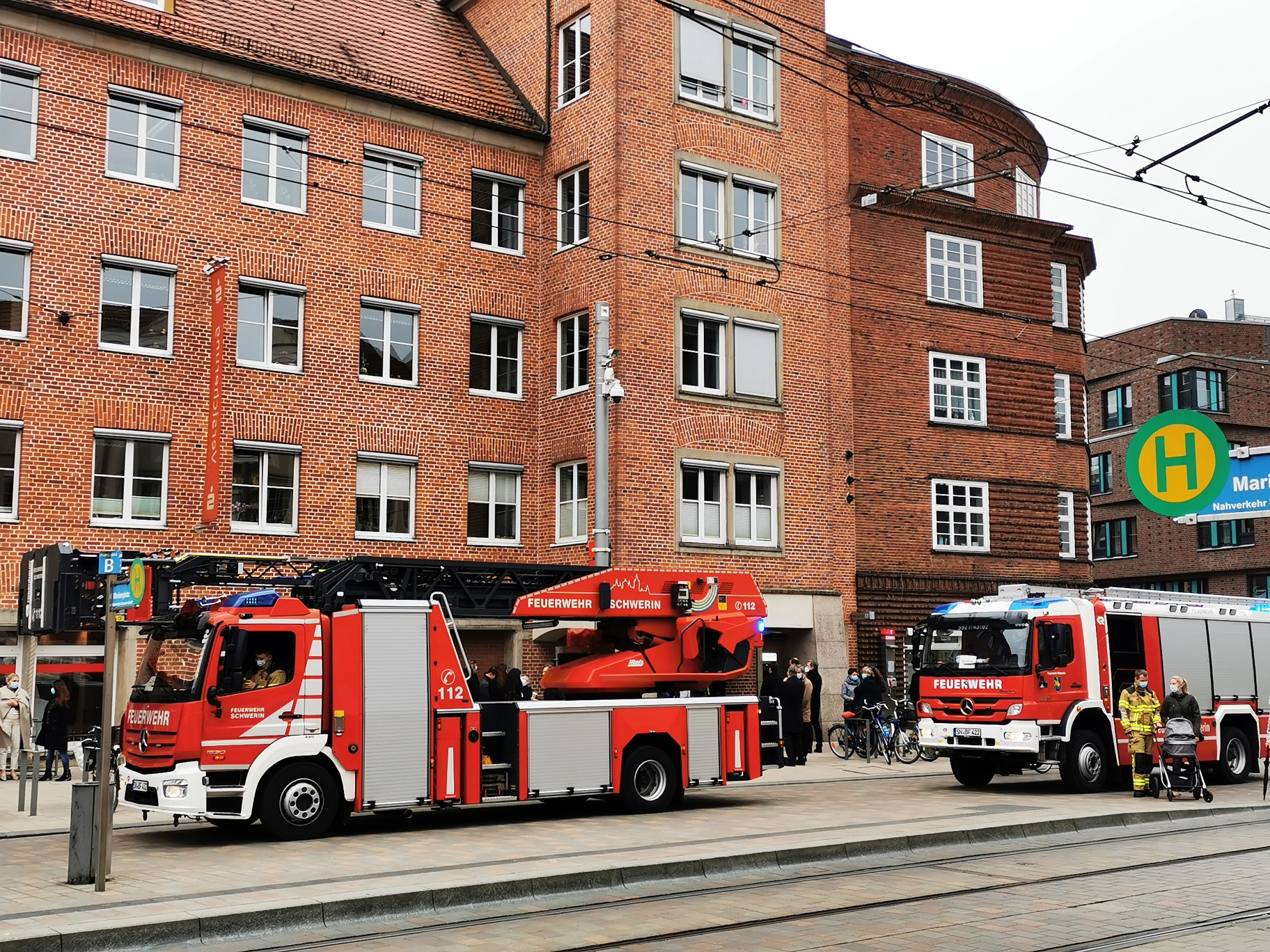 Schwerin: Feuerwehreinsatz bei der Sparkasse am Marienplatz