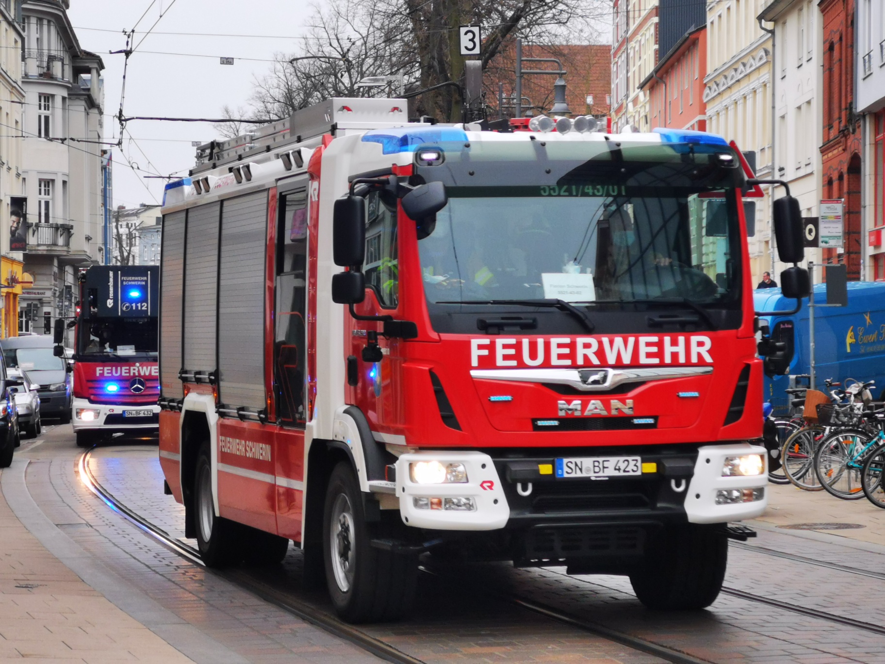 Schwerin: Mutige Zeugen retten Bewohner aus brennendem Gebäude
