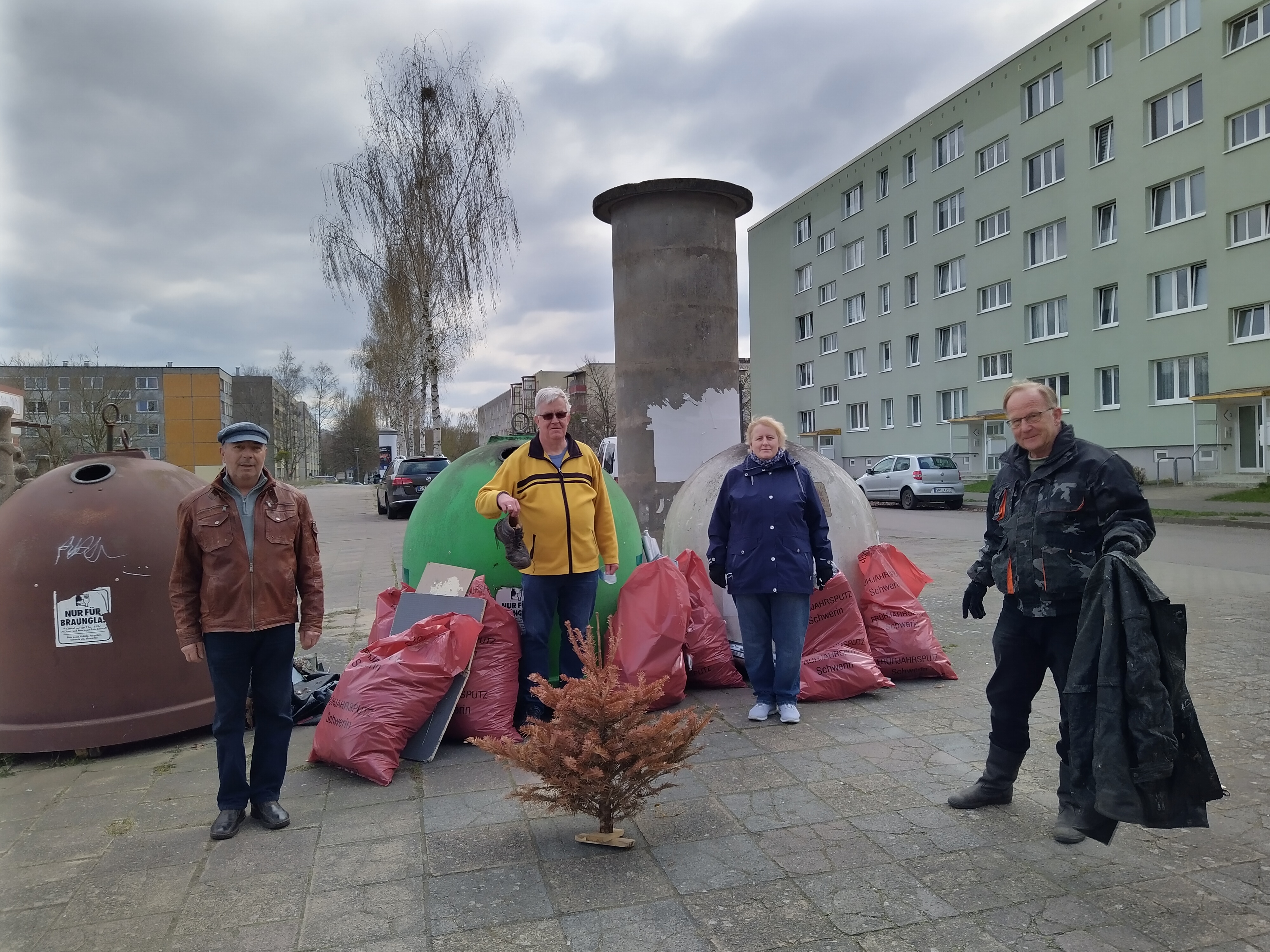 Schwerin: Ortsbeirat Großer Dreesch räumt auf