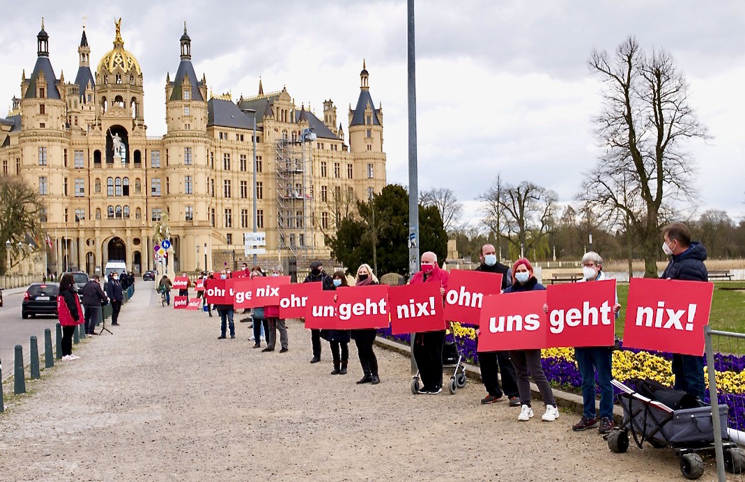 Schwerin: Ohne sie geht es nicht – Reinigungskräfte zeigen Flagge