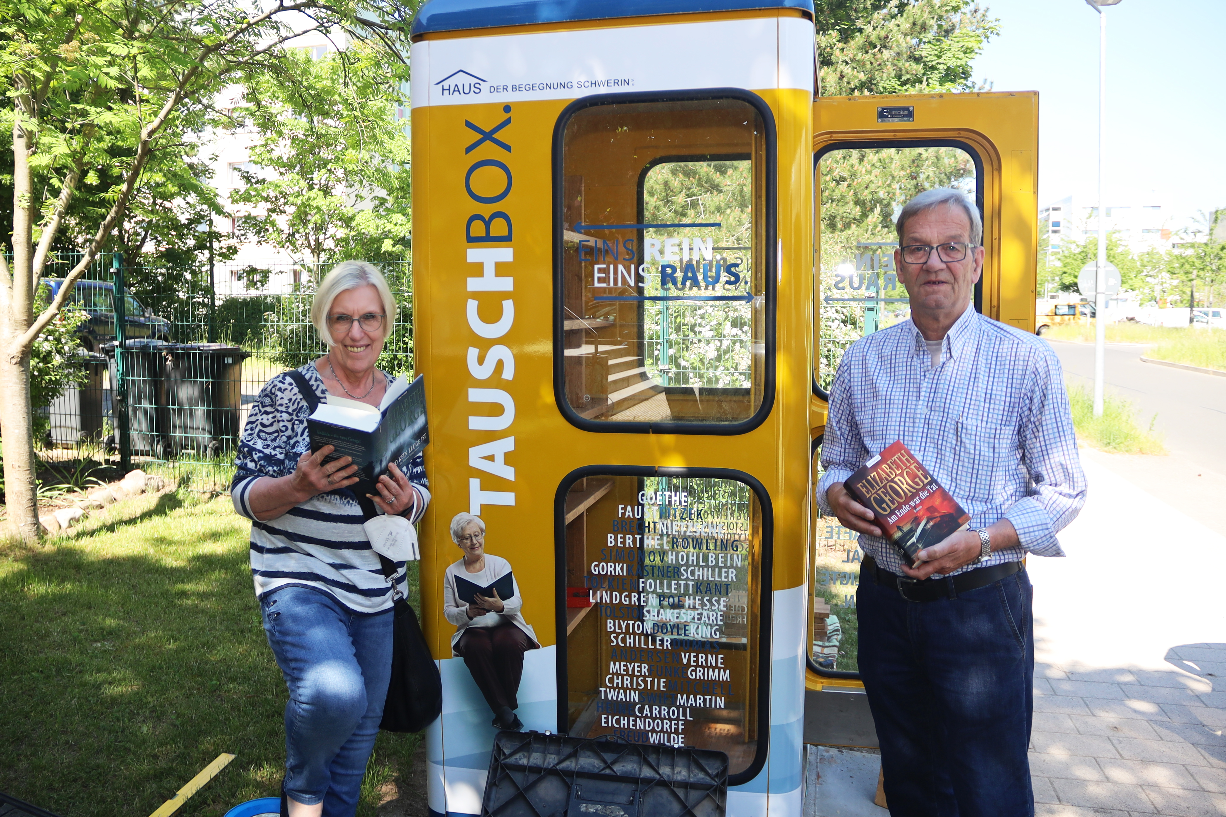 Schwerin: Eine weitere Telefonzelle wird zur Büchertauschbox