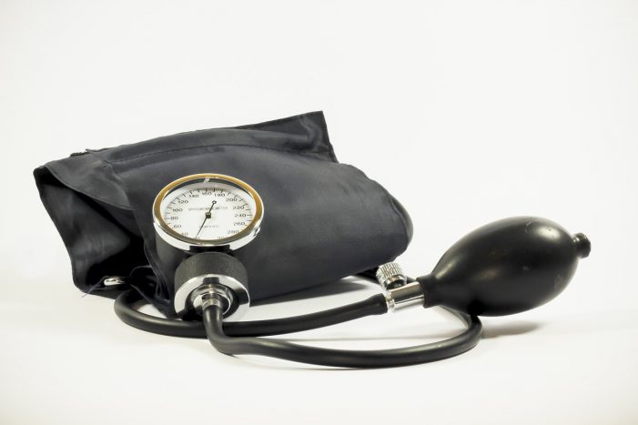 Worauf sollte beim Kauf von Blutdruckmessgeräten geachtet werden?