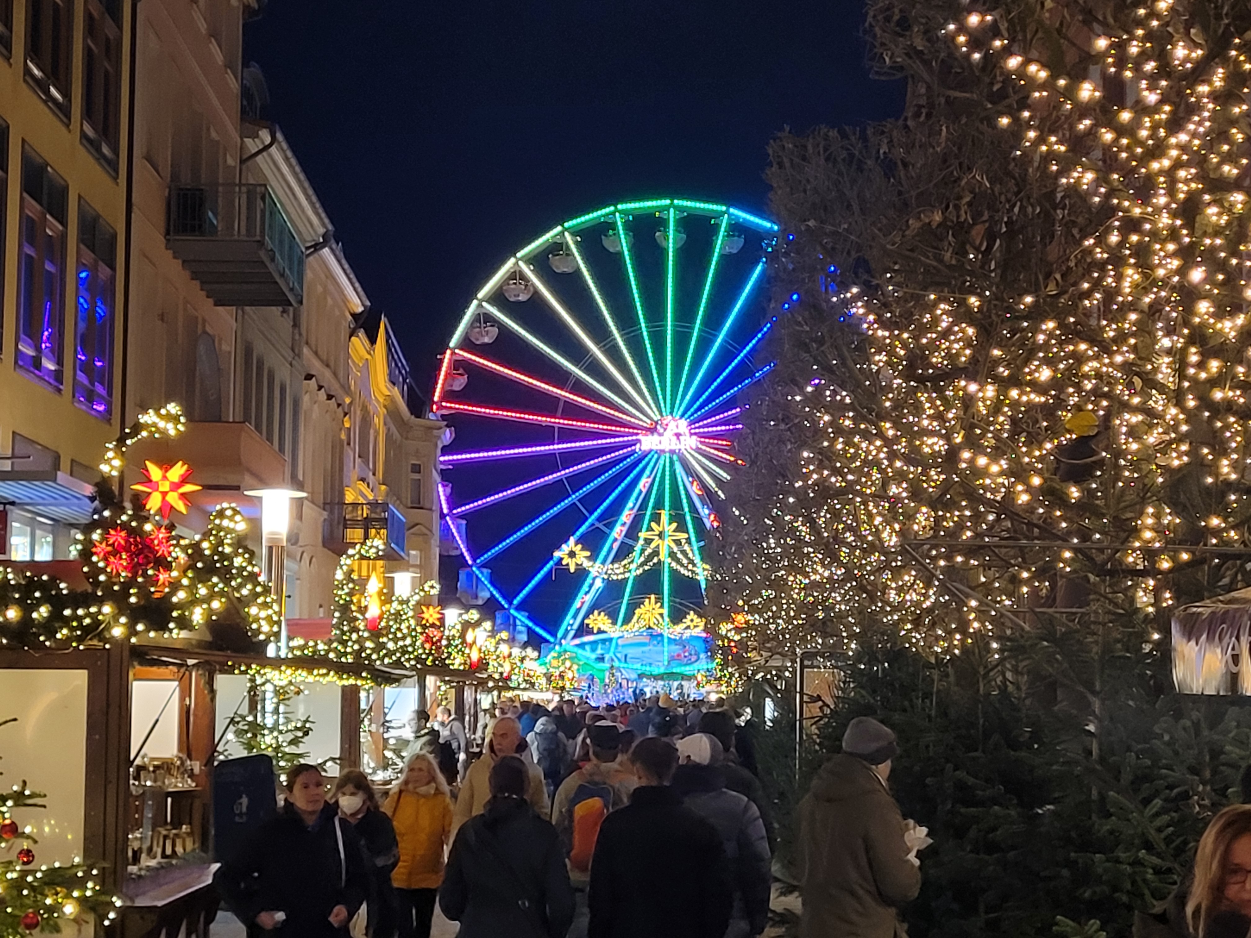 Schwerin: Ab morgen kein Zutritt mehr für Ungeimpfte in großen Teilen des Einzelhandels – Weihnachtsmarkt bleibt offen