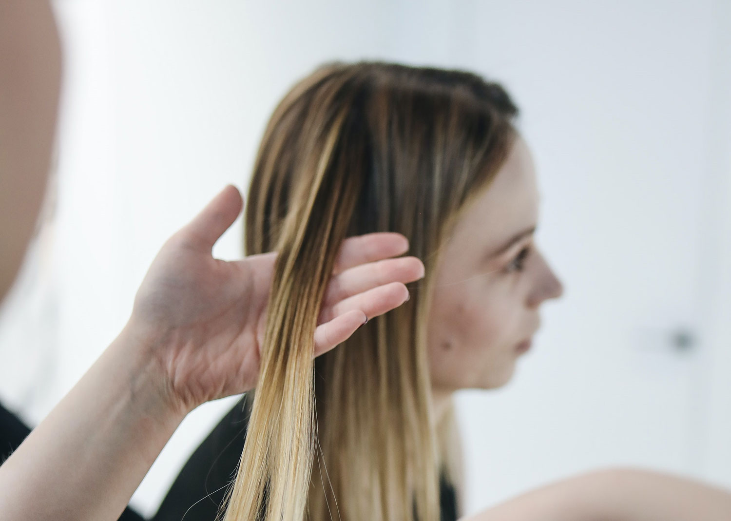 Haare brechen am Haaransatz? Ursachen und Tipps bei Haarbruch