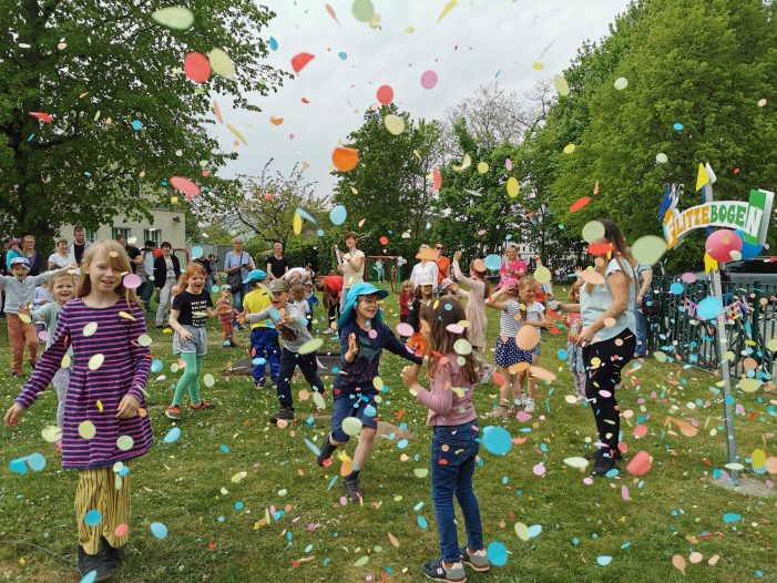 „Flitzebogen“ – Kita-Kids feiern neuen Namen mit Familienfest
