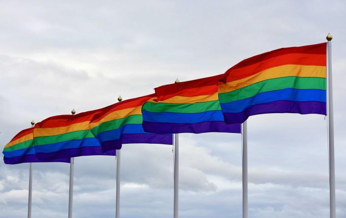 Regenbogenflaggen vor öffentlichen Gebäuden sind nun möglich