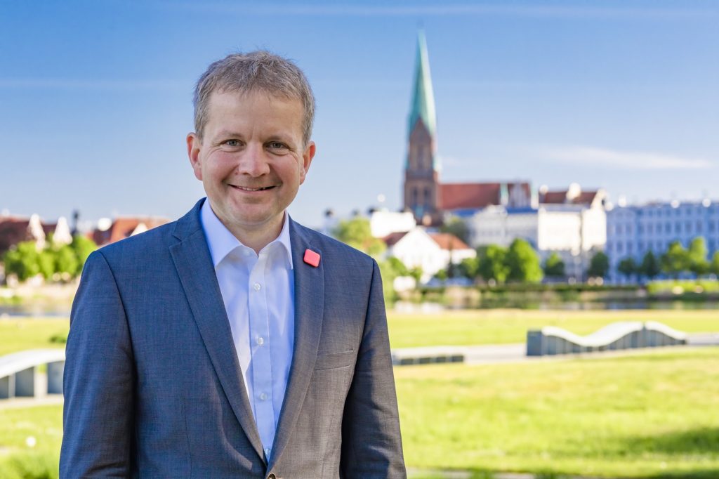 Schwerins Oberbürgermeister Badenschier revidiert den Stopp für das Wohngebiet Warnitzer Feld. 1.000 Wohnungen geplant. | Foto: SPD Schwerin