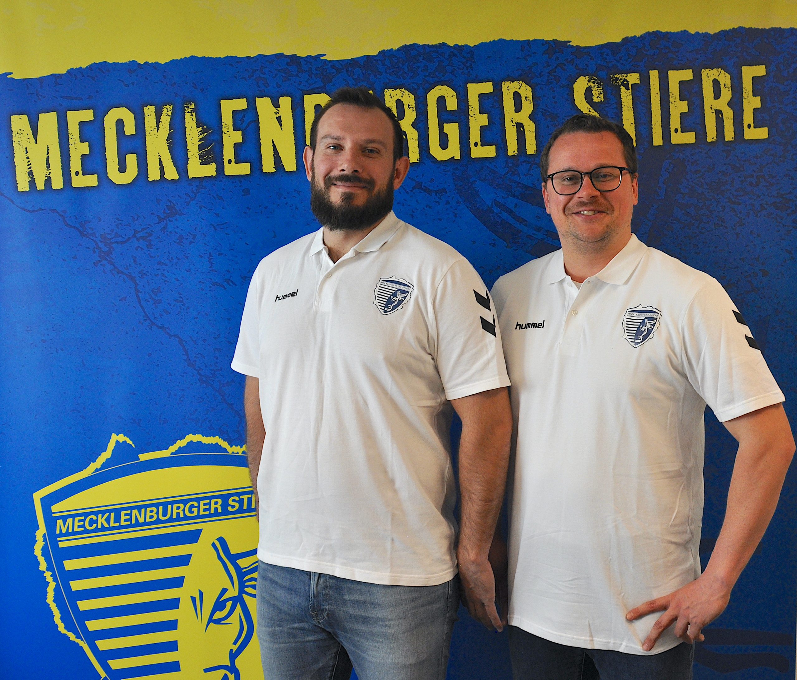 Feurige Aufbruchsstimmung: Handballstiere Schwerin mit neuem Trainer-Duo in die Saison!