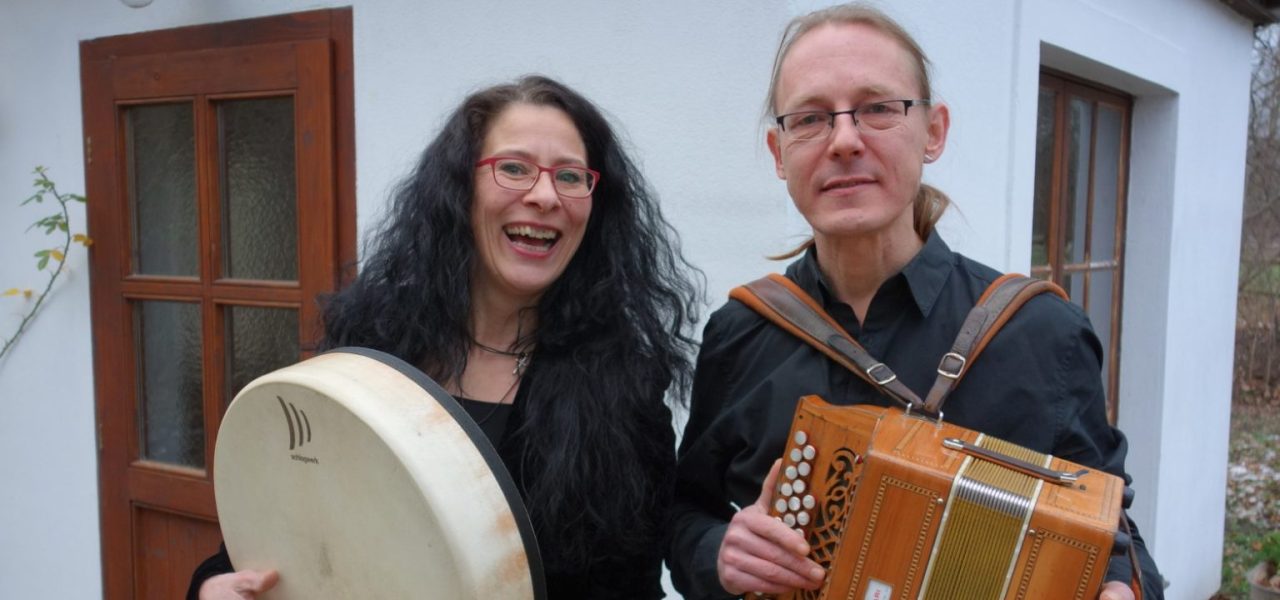 Musikalische Reise nach Schweden:  Duo „Sveriges Vänner“ begeistert im Mueßer Freilichtmuseum 
