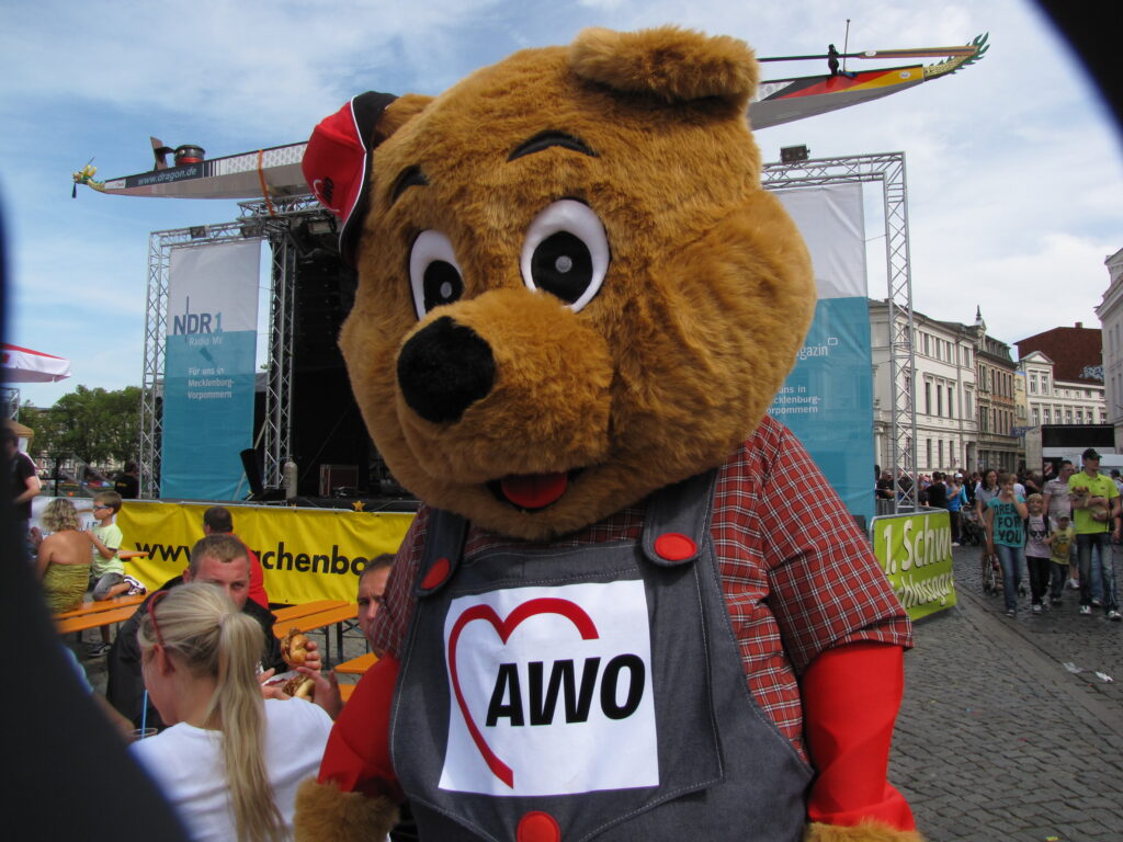 Foto AWO Schwerin / Auch das AWO Maskottchen „AWOscha“ ist im Kinderland.