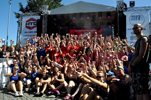 Coroczny Festiwal Smoczych Łodzi przyciąga 30 000 gości wyścigami i rozrywką