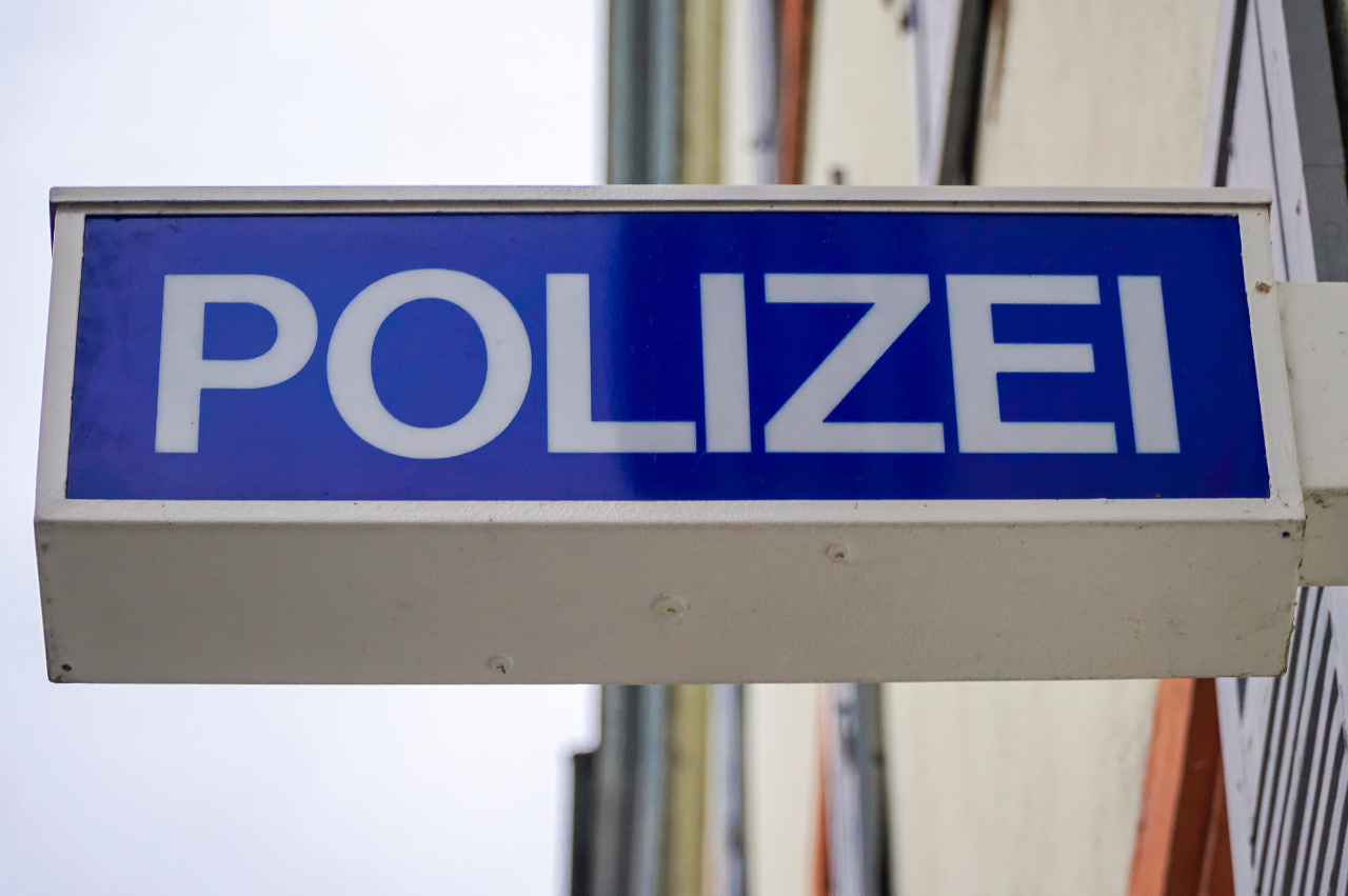 Polizeischild in Schwerin