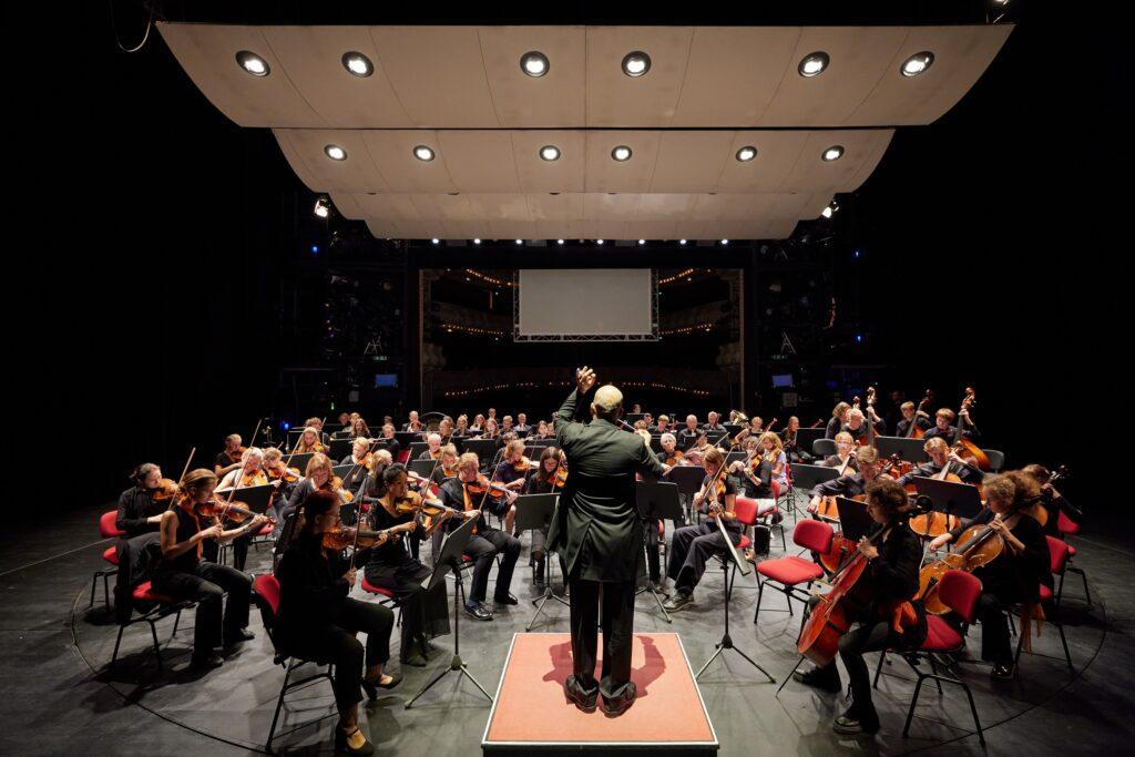 Das Jugendsinfonieorchester und die Mecklenburgische Staatskapelle musizieren gemeinsam, Bild: K&T Photography