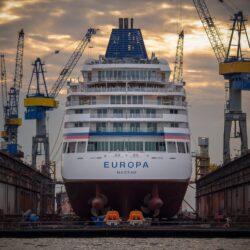 Die maritime Wirtschaft in Norddeutschland kämpft mit Herausforderungen, darunter Rückgänge im Schiffbau und der Schifffahrt.