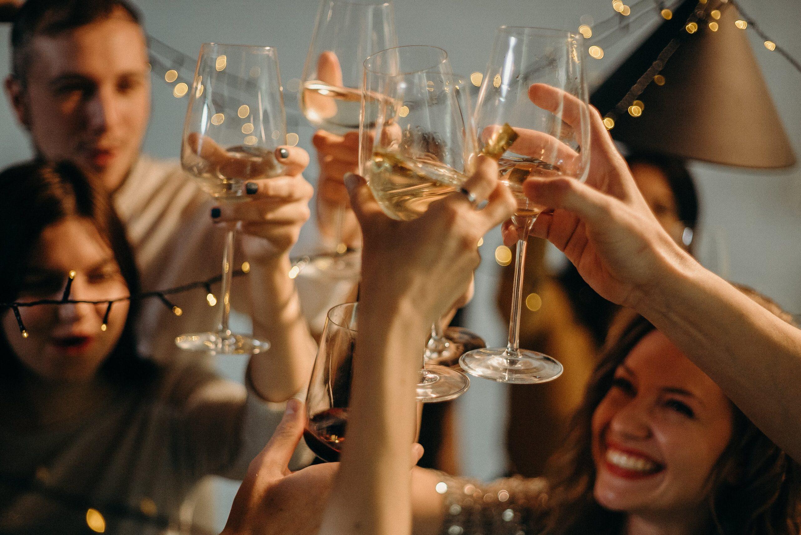 Von Champagner bis Feuerwerk – so wird Silvester zum Highlight