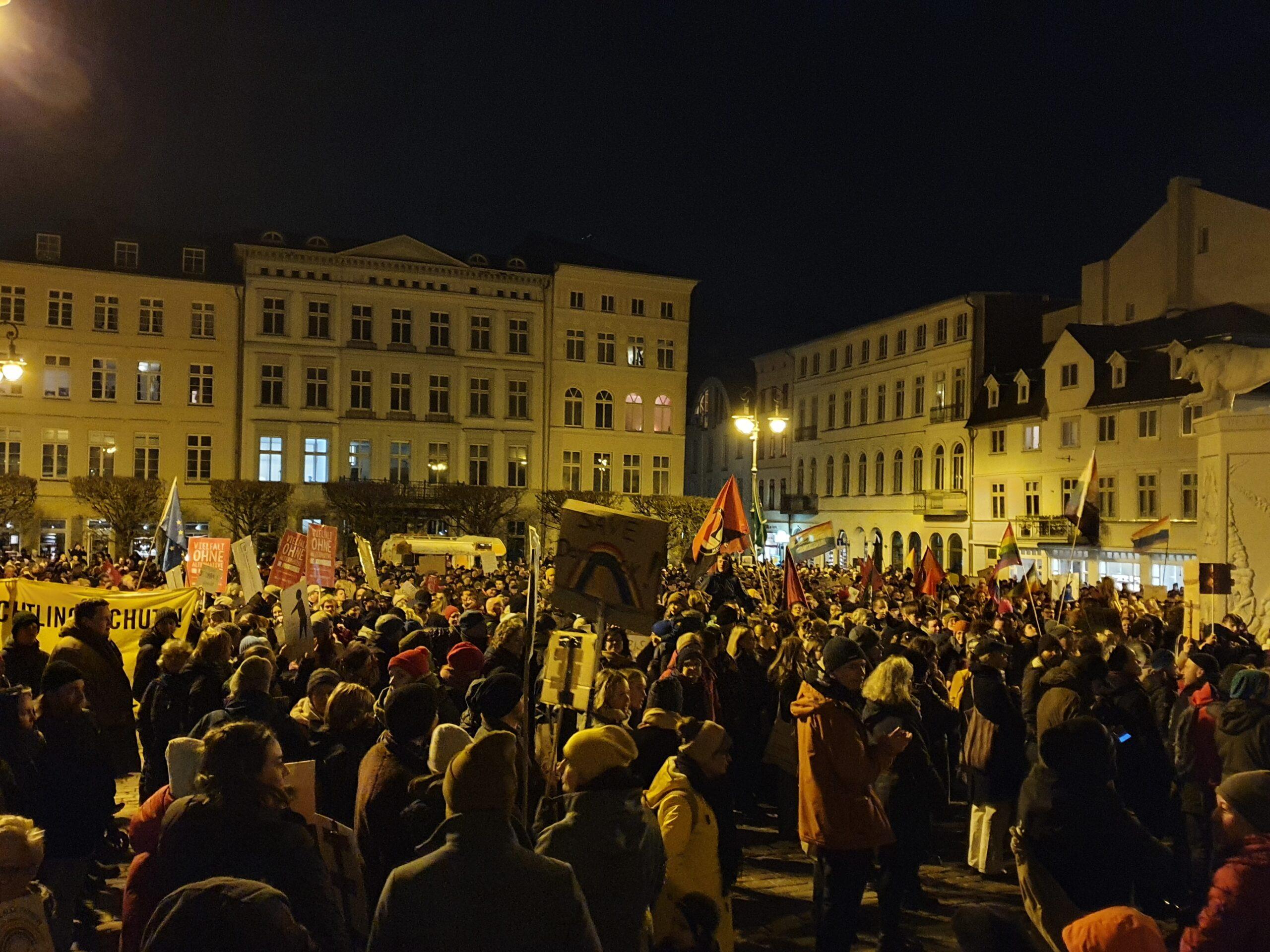 <span style='color:#01688d;font-size:28px;'>Demo in Schwerin:</span> <br>„Schwerin für Alle“ ruft abermals zur Demo gegen Rechtsextremismus auf 