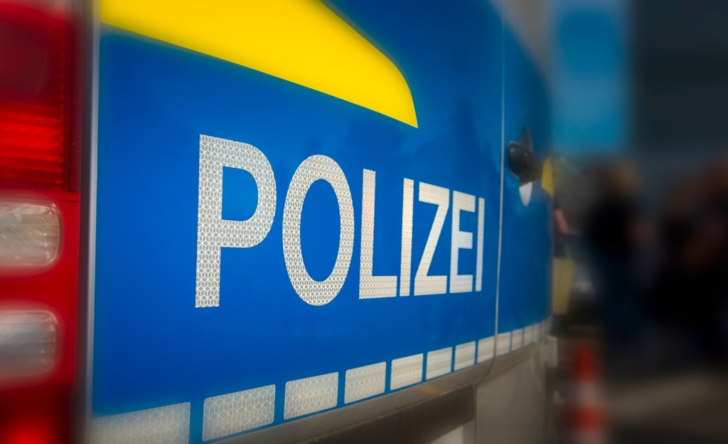 Zehn Polizeiautos auf dem Marienplatz: Großeinsatz nachdem Diebin Security beißt und Polizei angreift 