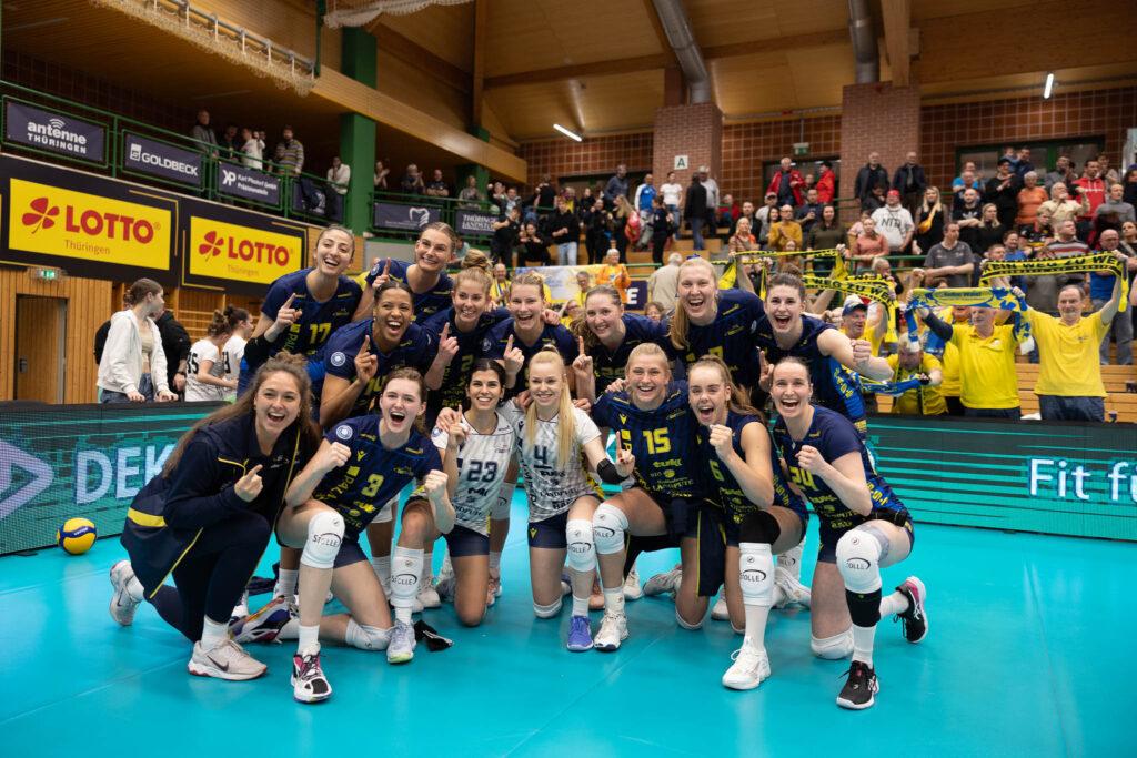 Die Schweriner Frauen des SSC stehen in der Volleyball-Bundesliga an der Spitze. Foto: Foto: Michael Dittmer