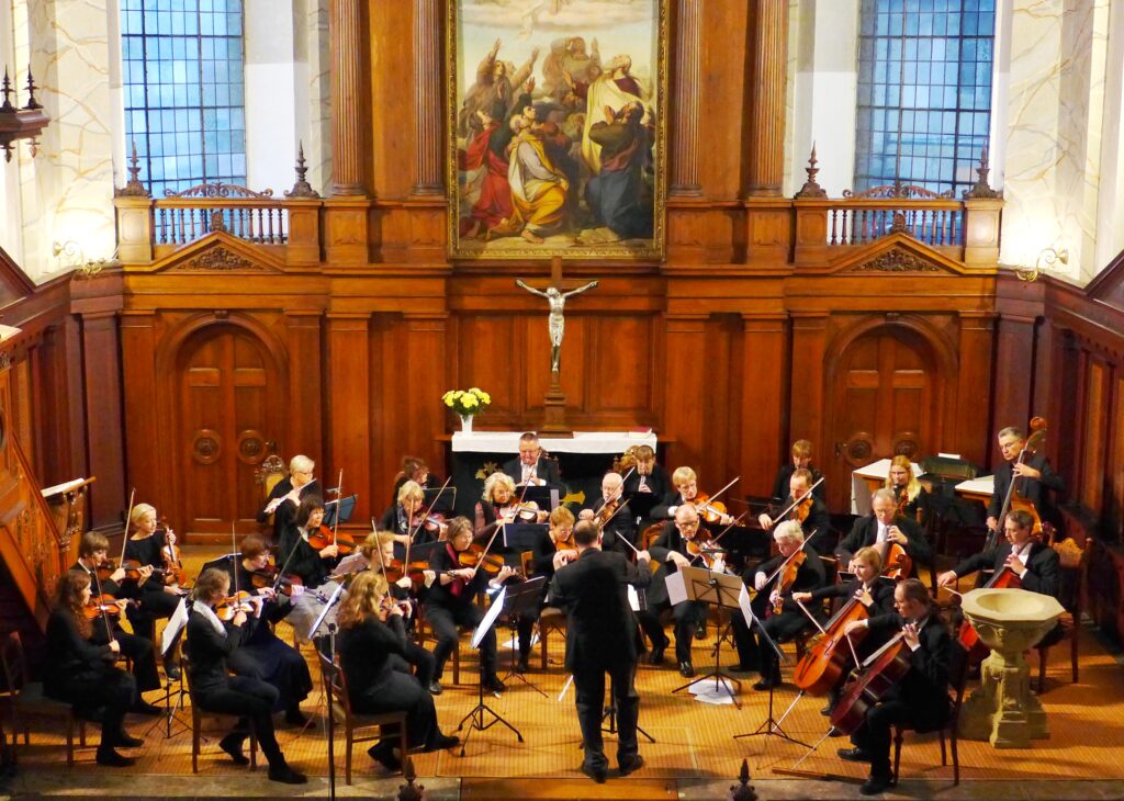Die Schelfoniker unter der Leitung von Matthias Ellingerbeim Jubiläumskonzert am 05.11.2023. | Foto: LHS / Christina Lüdicke