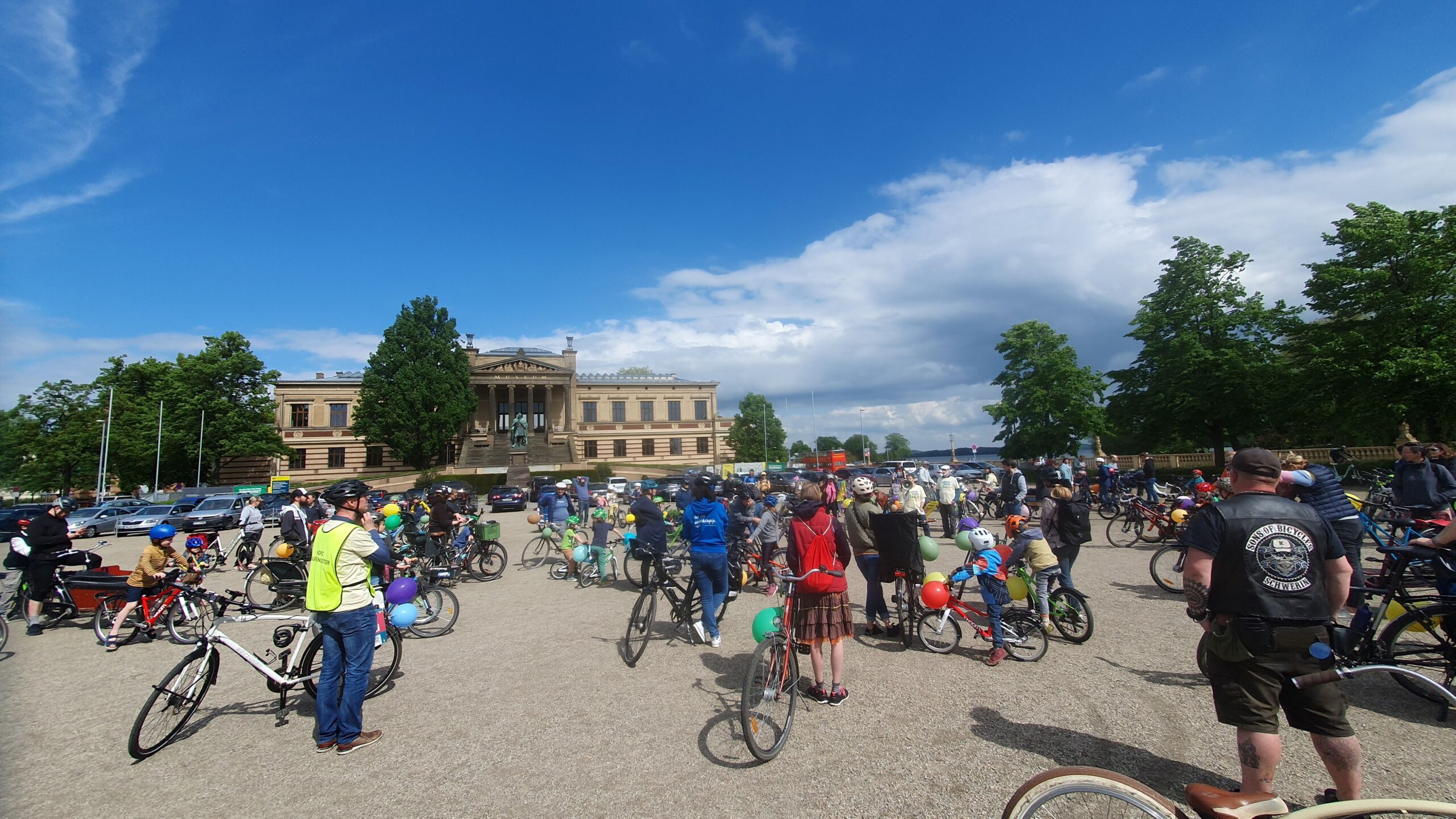 Sicherere Radwege gefordert: Große Beteiligung an Fahrraddemo in Schwerin 