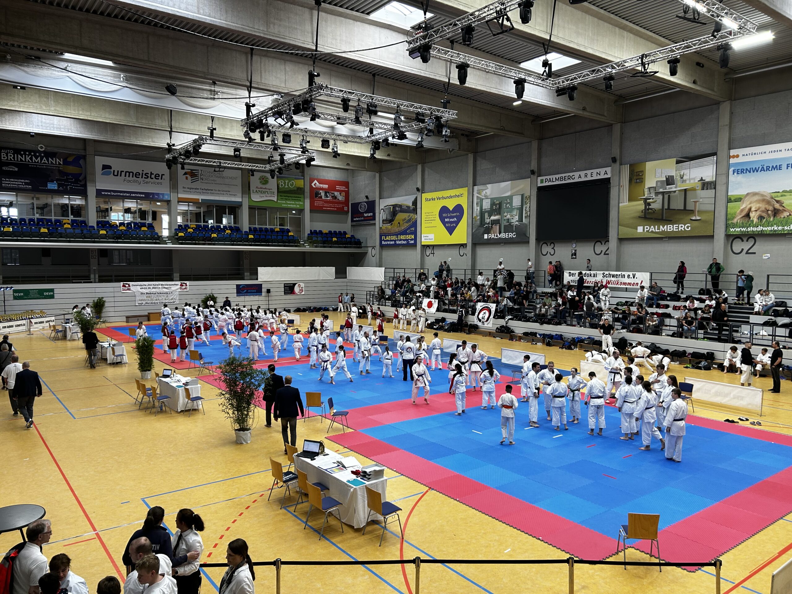Karate-Spektakel in Schwerin: Über 100 Teilnehmer aus zehn Bundesländern 