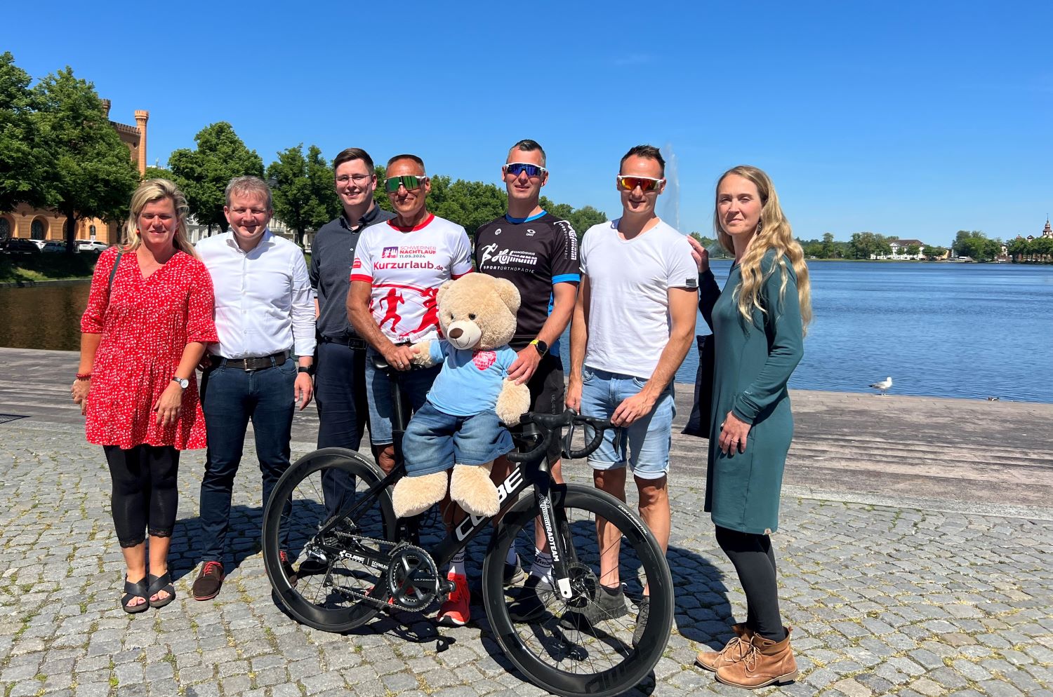 24-Stunden-Rennen in Schwerin: Vier Extremradsporter sammeln Spenden für die Kinderhospizarbeit 