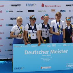 Emma Sander mit Mannschaft. Foto: Rudergesellschaft Schwerin