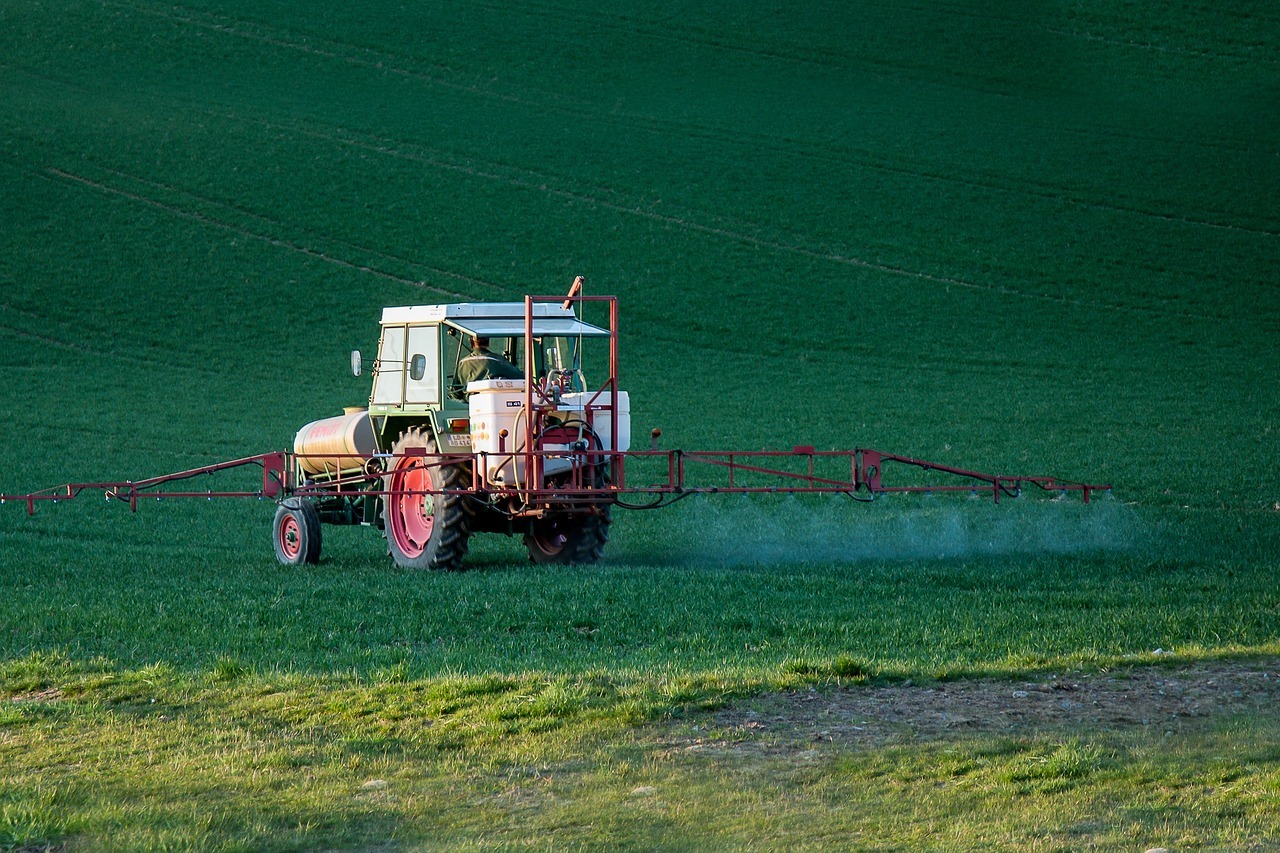 IG Bau informiert: Parkinson-Gefahr für Beschäftigte in „grünen Berufen“ durch Pestizide 