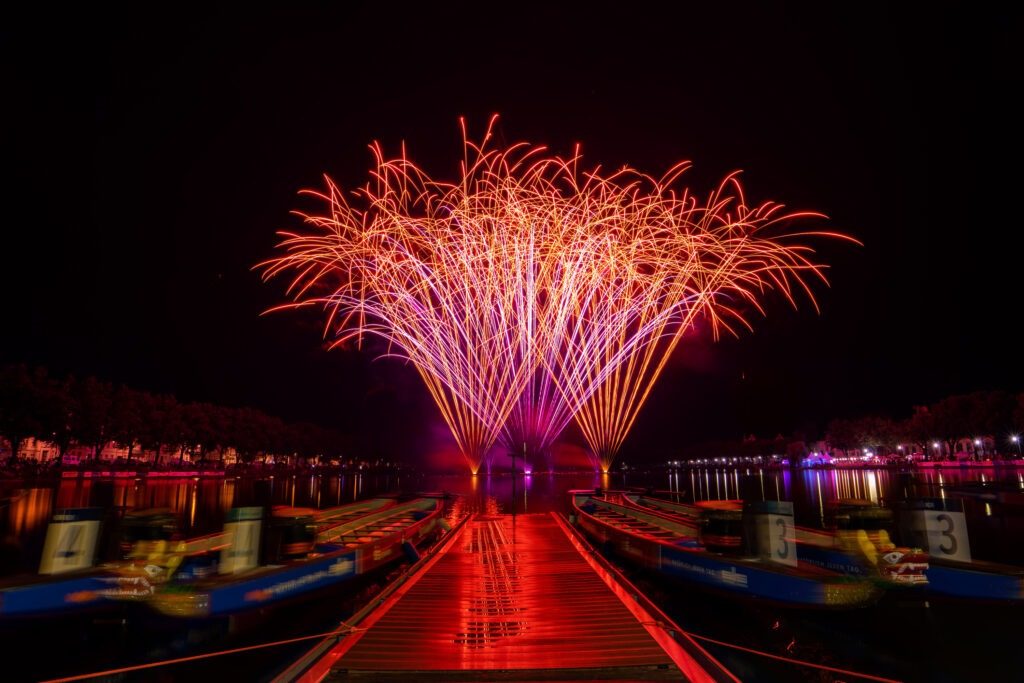 Am Sonnabend steigt um 22.45 Uhr wieder ein Höhenfeuerwerk über dem Pfaffenteich auf. Foto: Kay Behrendt