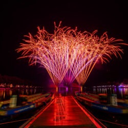 Am Sonnabend steigt um 22.45 Uhr wieder ein Höhenfeuerwerk über dem Pfaffenteich auf. Foto: Kay Behrendt