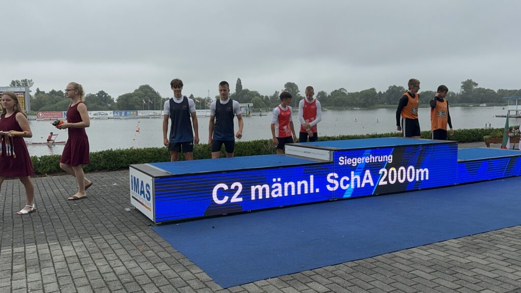 Silas Prestin (l.) und Arne Vincent Pankin holten sich auf der 2000-Meter-Strecke die Silbermedaille bei der DM. Foto: Prestin